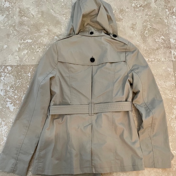 BURBERRY TRENCH COAT - Picture 8 of 12